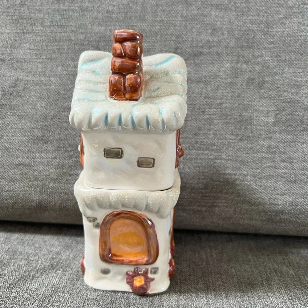 Vintage Collectible Village Toy Shop Ceramic Salt And Pepper‎ Shakers, Stackable